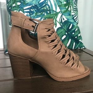 Soda Beige Sandal with clasp buckle